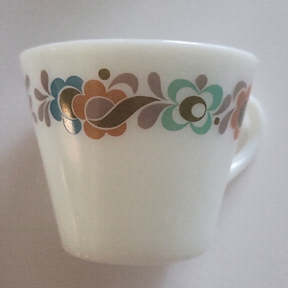 Vintage Pyrex Carnaby Tempo Cup and Saucer Set Of 2 - Picture 11 of 13